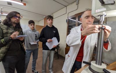 Prácticas de alumnos de primer año de STEMbach en la Escuela Politécnica del Campus de Ferrol