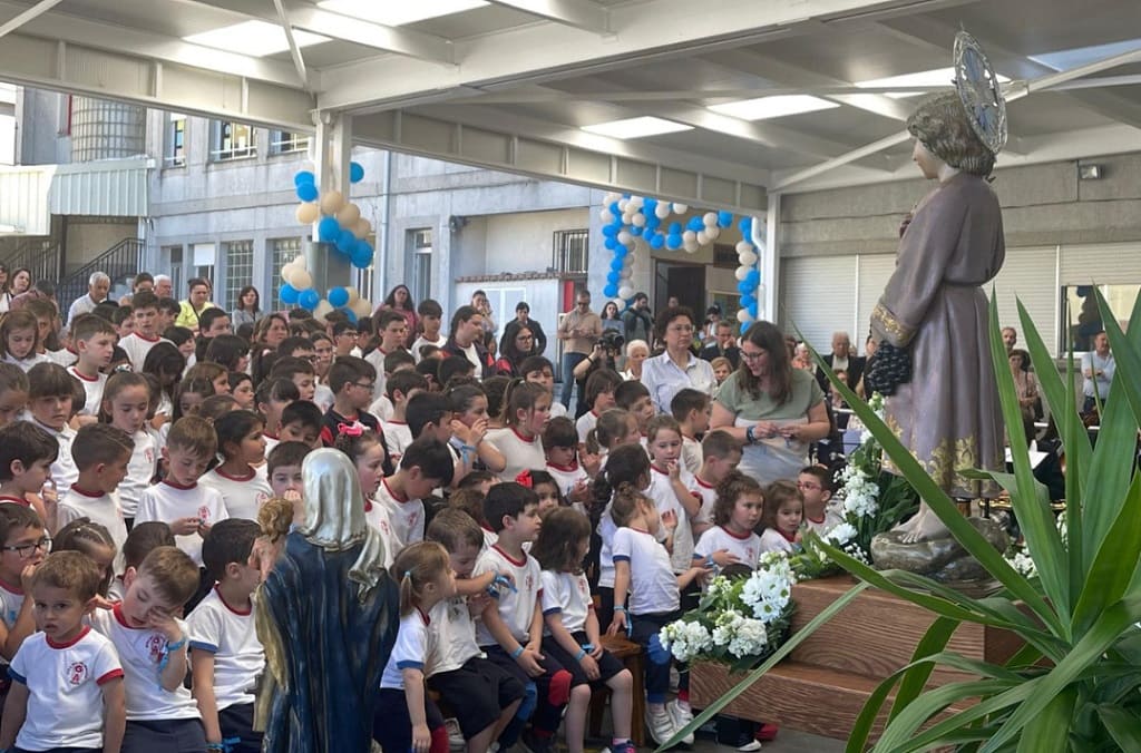 Llegada de la imagen del Niño Jesús de Atocha al Centro Nuestra Señora del Rosario de Arzúa