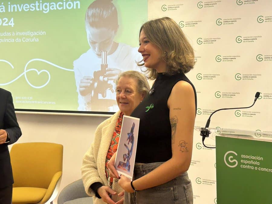 Recoñecemento a nosa exalumna Beatriz Rodríguez Lemus pola súa investigación contra o cancro hepático