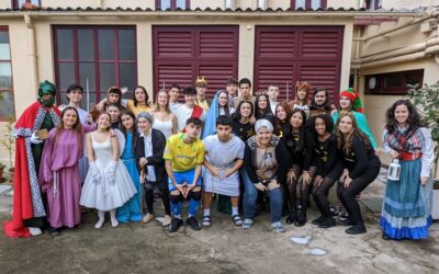 Alumnos de 2º de Bachillerato listos para la tradicional Representación de Navidad