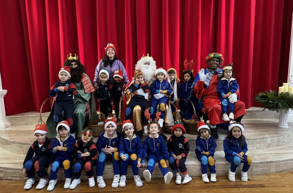 Álbum de fotos de la visita de SSMM los Reyes Mago a Infantil y 1º y 2º de Primaria