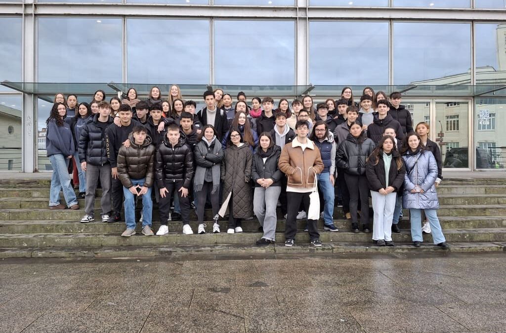 Alumnado de 2º de Bachillerato y FP Superior en el Salón Unitour 2024