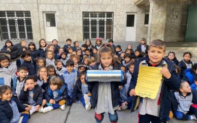 Os nenos e nenas de Educación Infantil descubren unha cápsula do tempo no Patio da Parra!