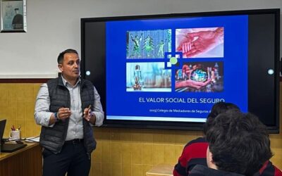 Charla del Colegio de Mediadores de Seguros de A Coruña en Ciclo Medio