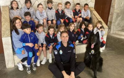Visita de Bico, el perro policía, dentro del proyecto Emergencia 112 de Infantil