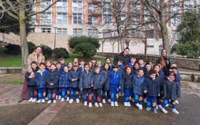 Visita de las niñas y niños de 5 años a la Residencia de Mayores Sanitas