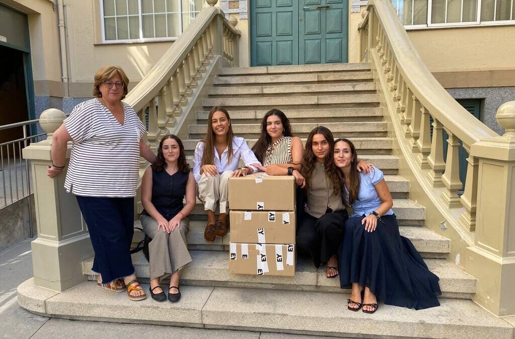 Donación de material escolar a GOAtocha de EY España