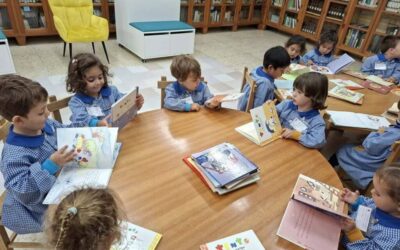 Comienzan las visitas a nuestra Biblioteca de los peques del colegio para descubrir la magia de los libros